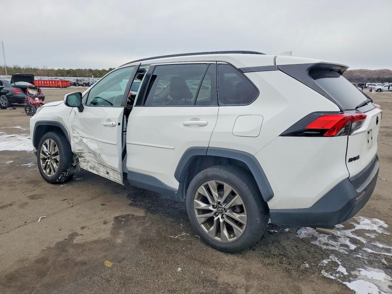 2019 TOYOTA RAV4 XLE PREMIUM photo 2