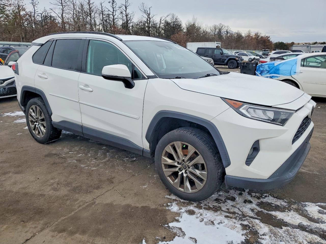 2019 TOYOTA RAV4 XLE PREMIUM photo 4