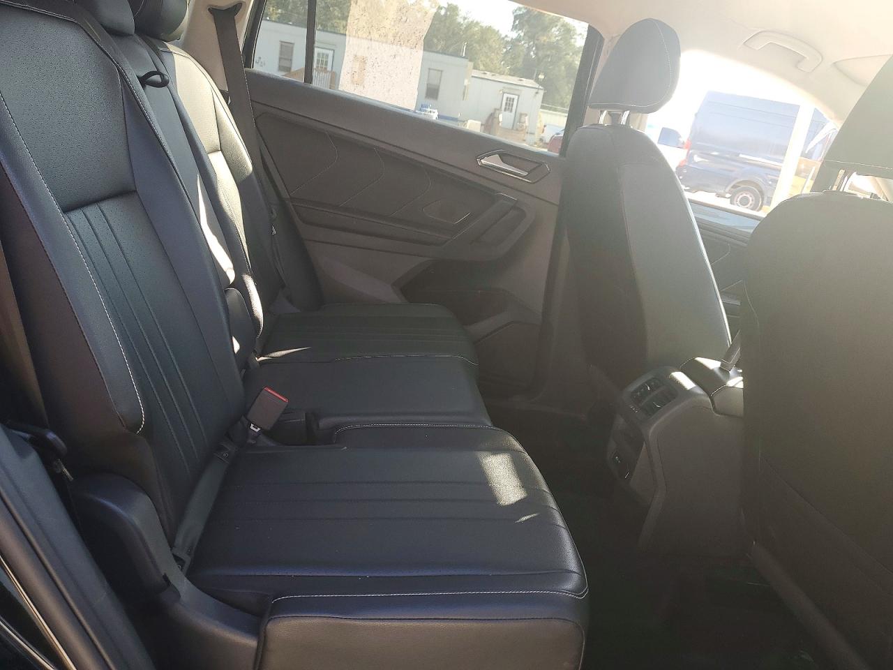 2024 VOLKSWAGEN TIGUAN SE photo 11