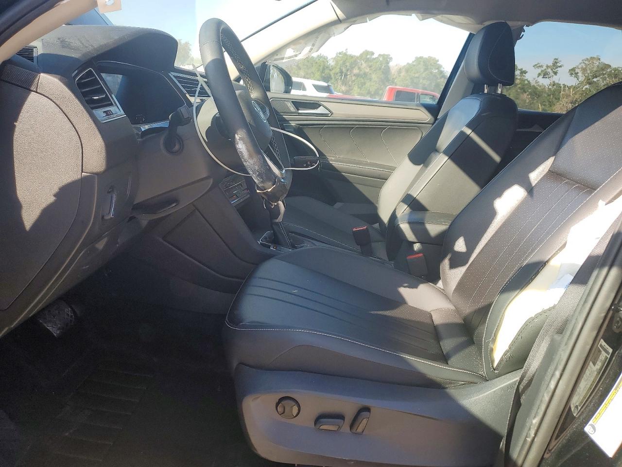 2024 VOLKSWAGEN TIGUAN SE photo 7