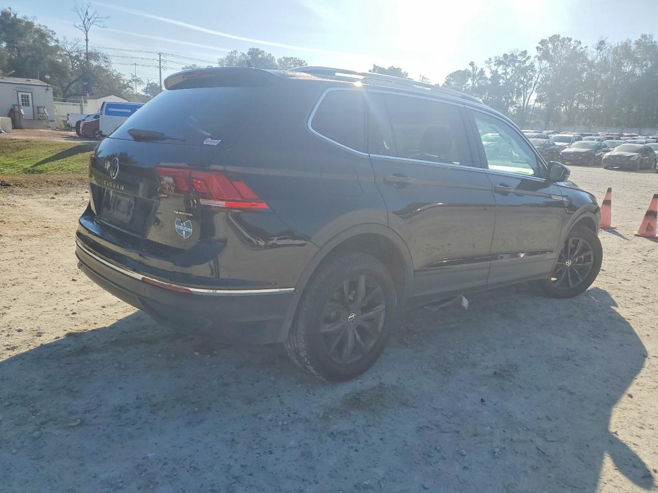 2024 VOLKSWAGEN TIGUAN SE photo 3