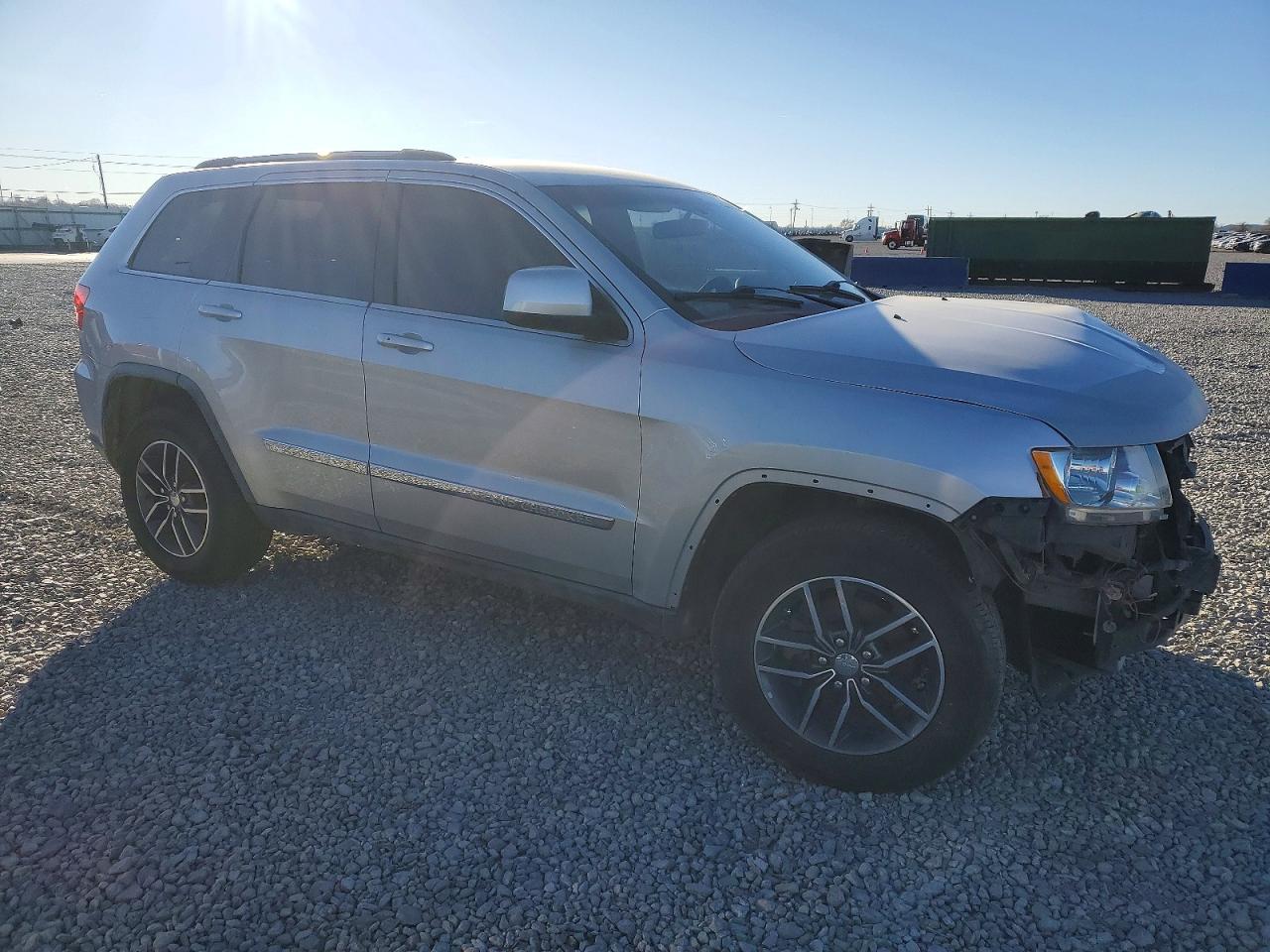 2011 JEEP GRAND CHEROKEE LAREDO photo 4