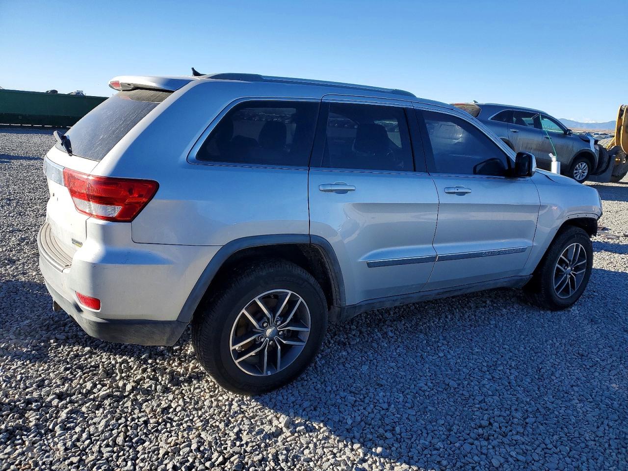 2011 JEEP GRAND CHEROKEE LAREDO photo 3