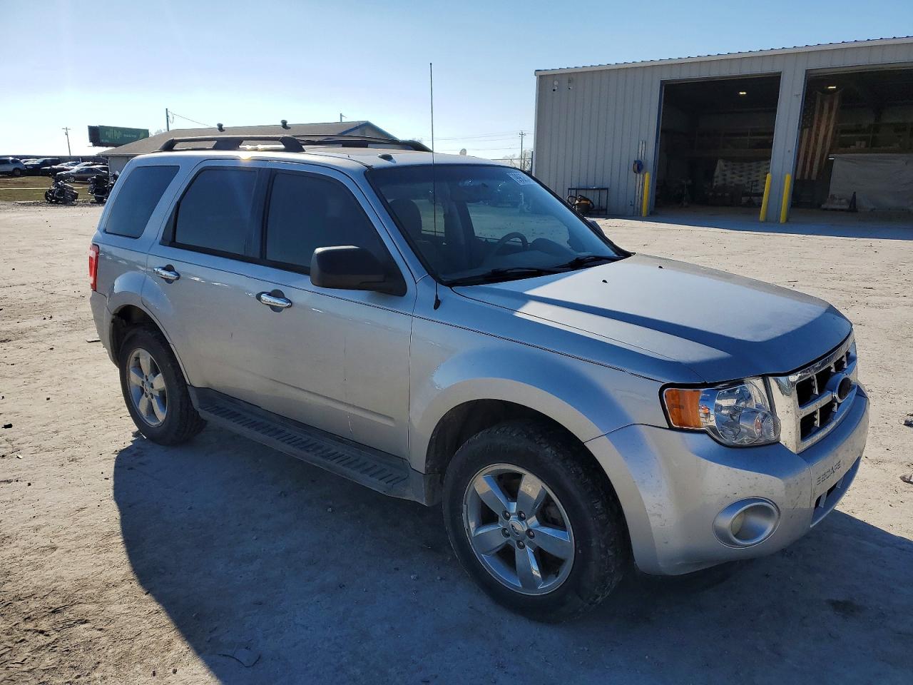2010 FORD ESCAPE XLT photo 4