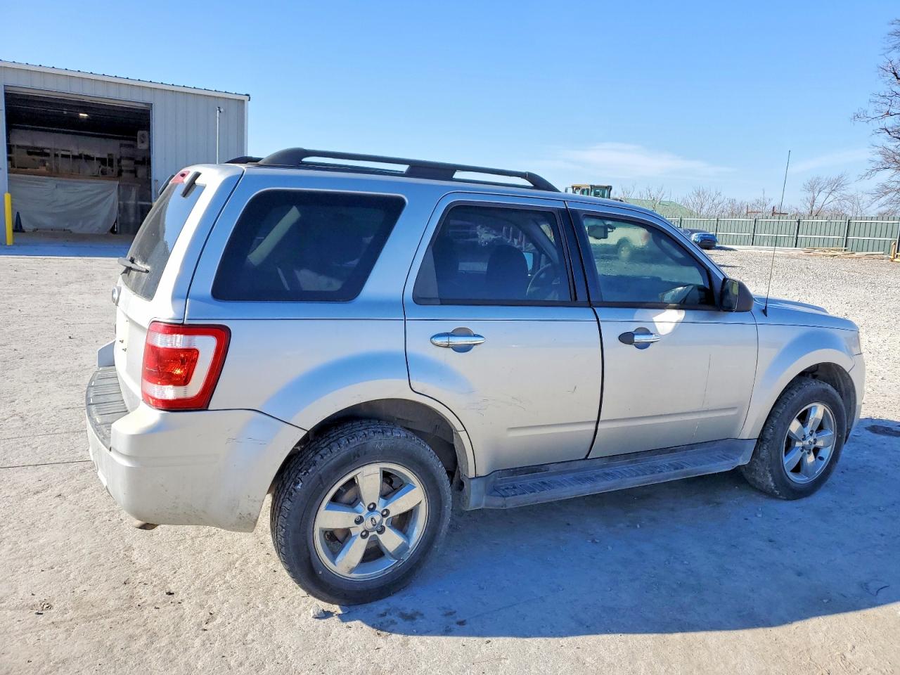 2010 FORD ESCAPE XLT photo 3