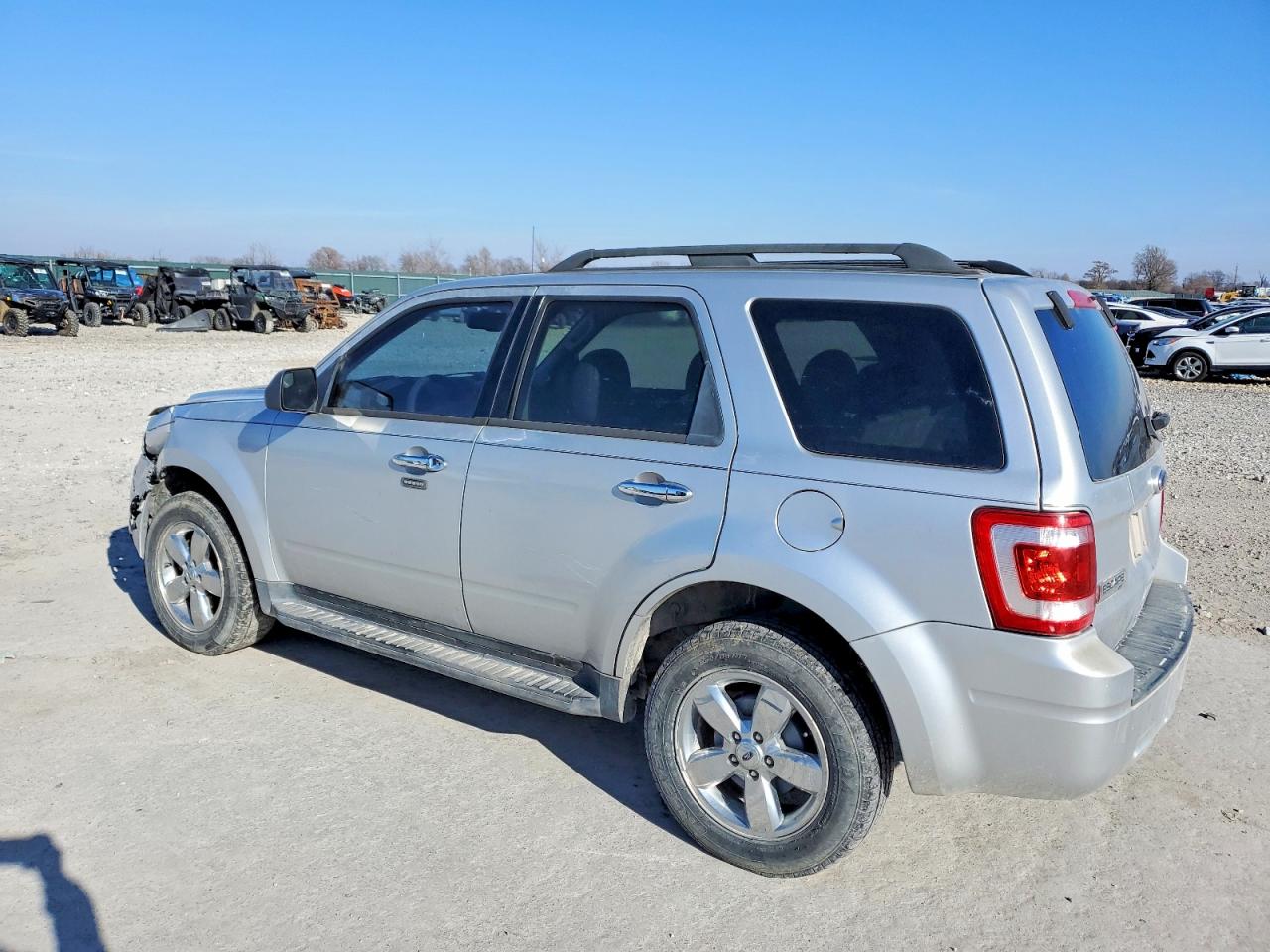 2010 FORD ESCAPE XLT photo 2