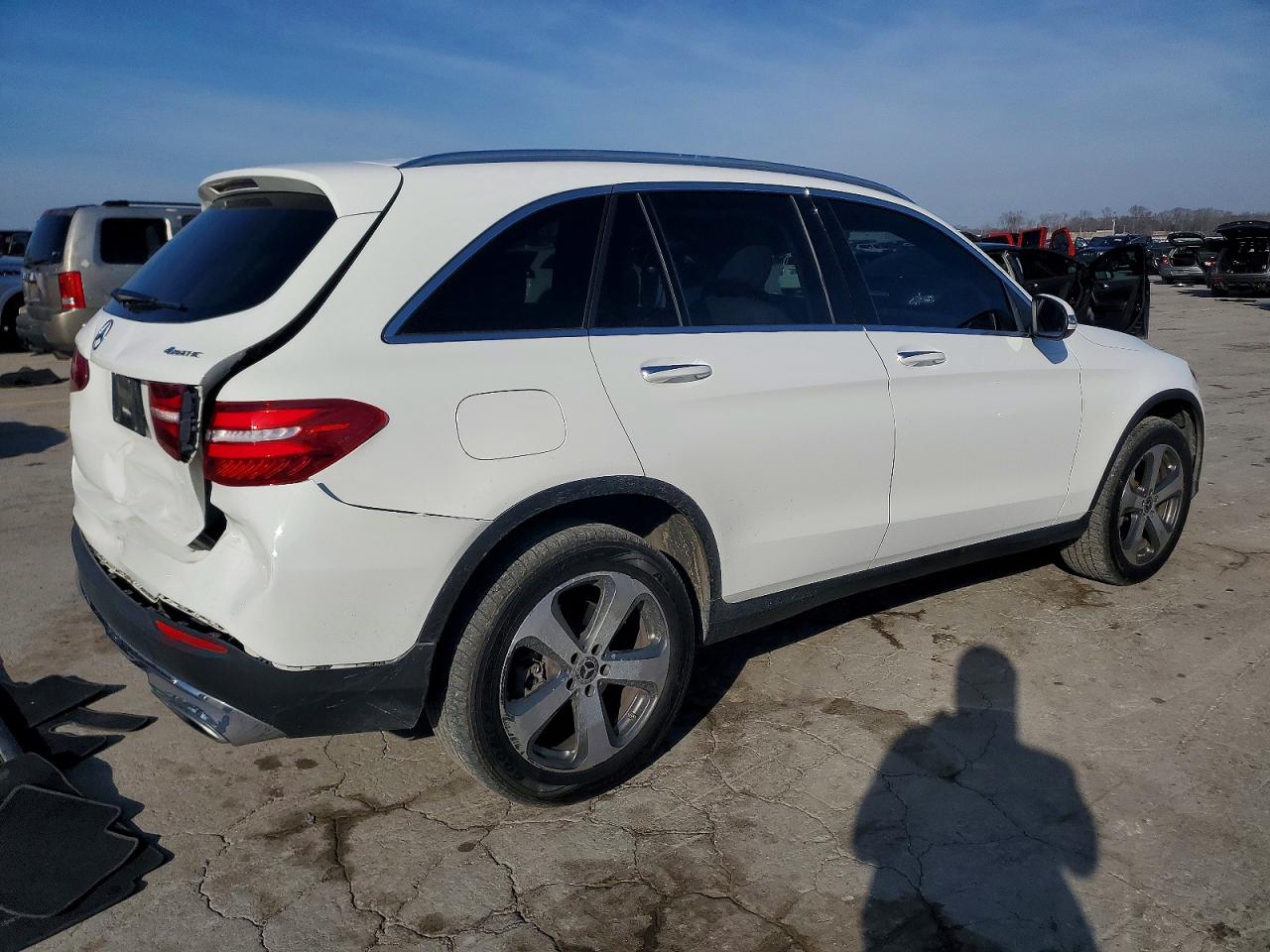 2018 MERCEDES-BENZ GLC 300 4MATIC photo 3