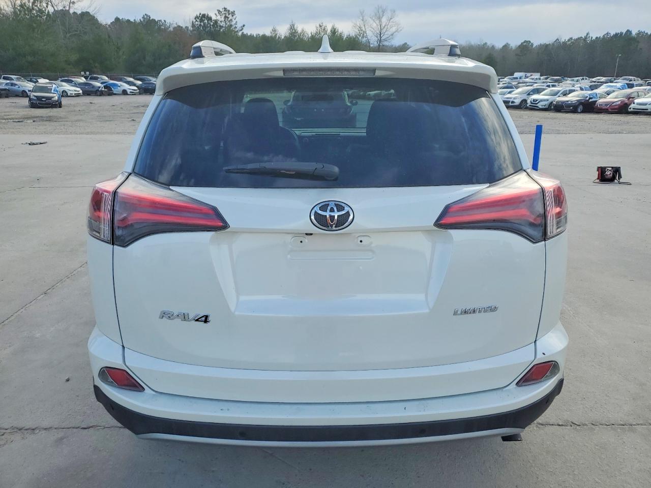 2017 TOYOTA RAV4 LIMITED photo 6