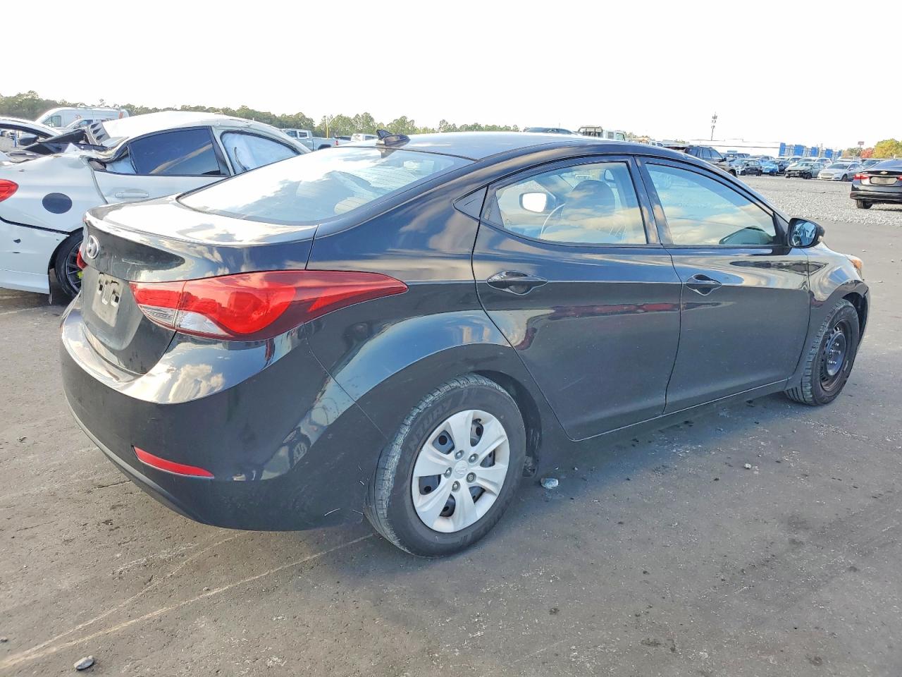 2016 HYUNDAI ELANTRA SE photo 3