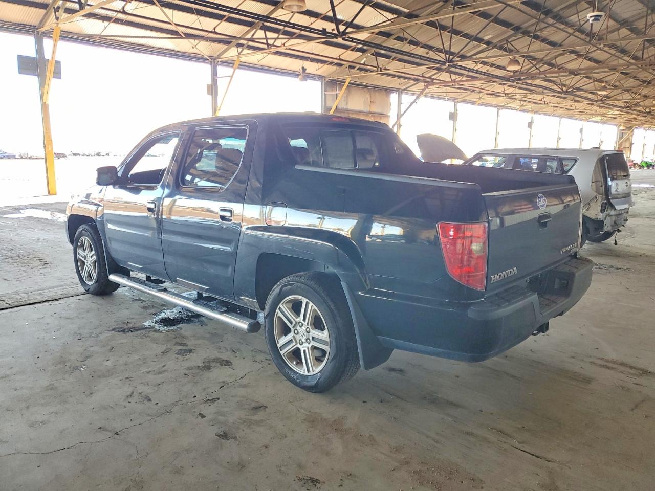 2011 HONDA RIDGELINE RTL photo 2
