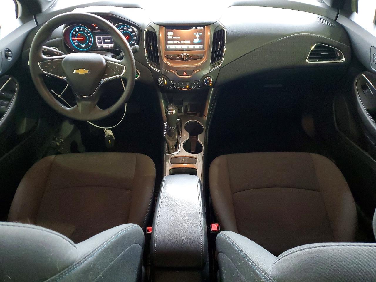 2017 CHEVROLET CRUZE LT photo 8