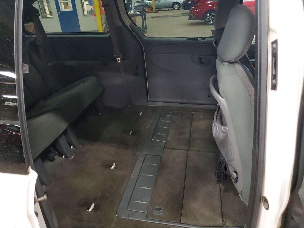 2006 CHRYSLER TOWN & COUNTRY LX photo 11