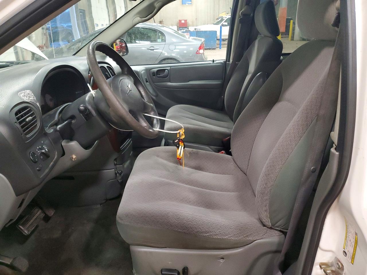 2006 CHRYSLER TOWN & COUNTRY LX photo 7