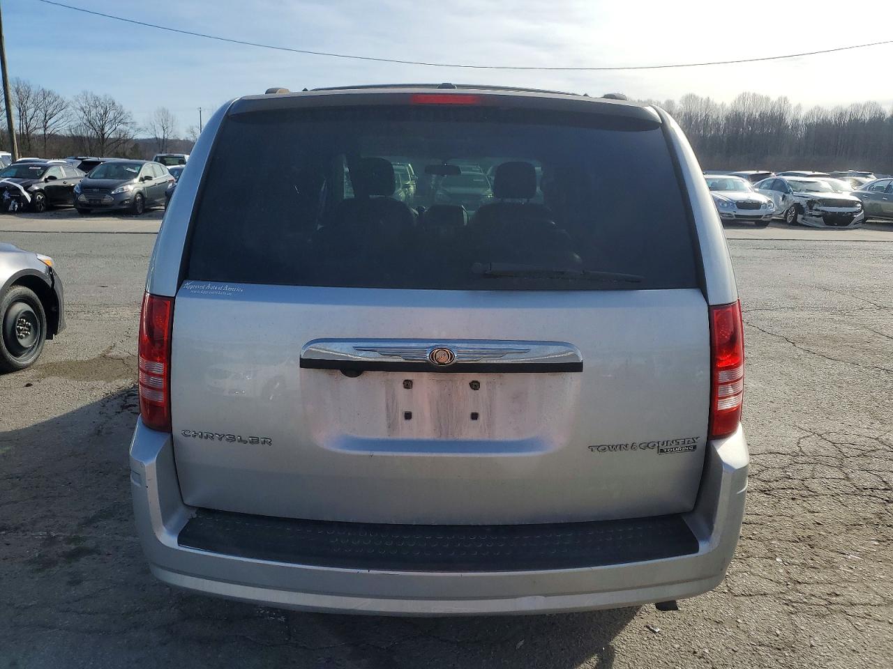 2010 CHRYSLER TOWN & COUNTRY TOURING photo 6