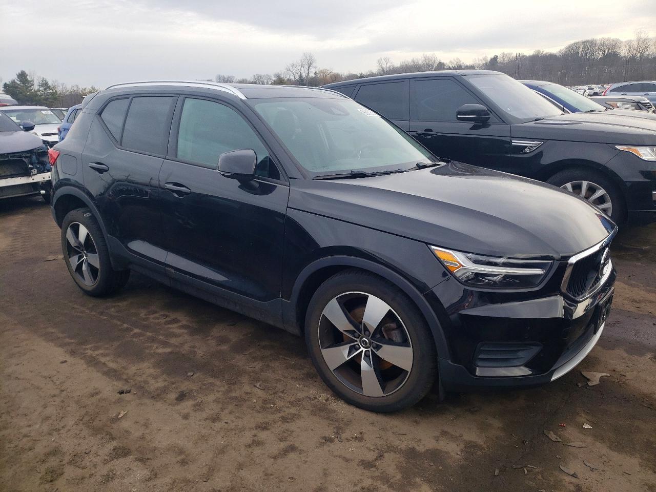 2020 VOLVO XC40 T5 MOMENTUM photo 4