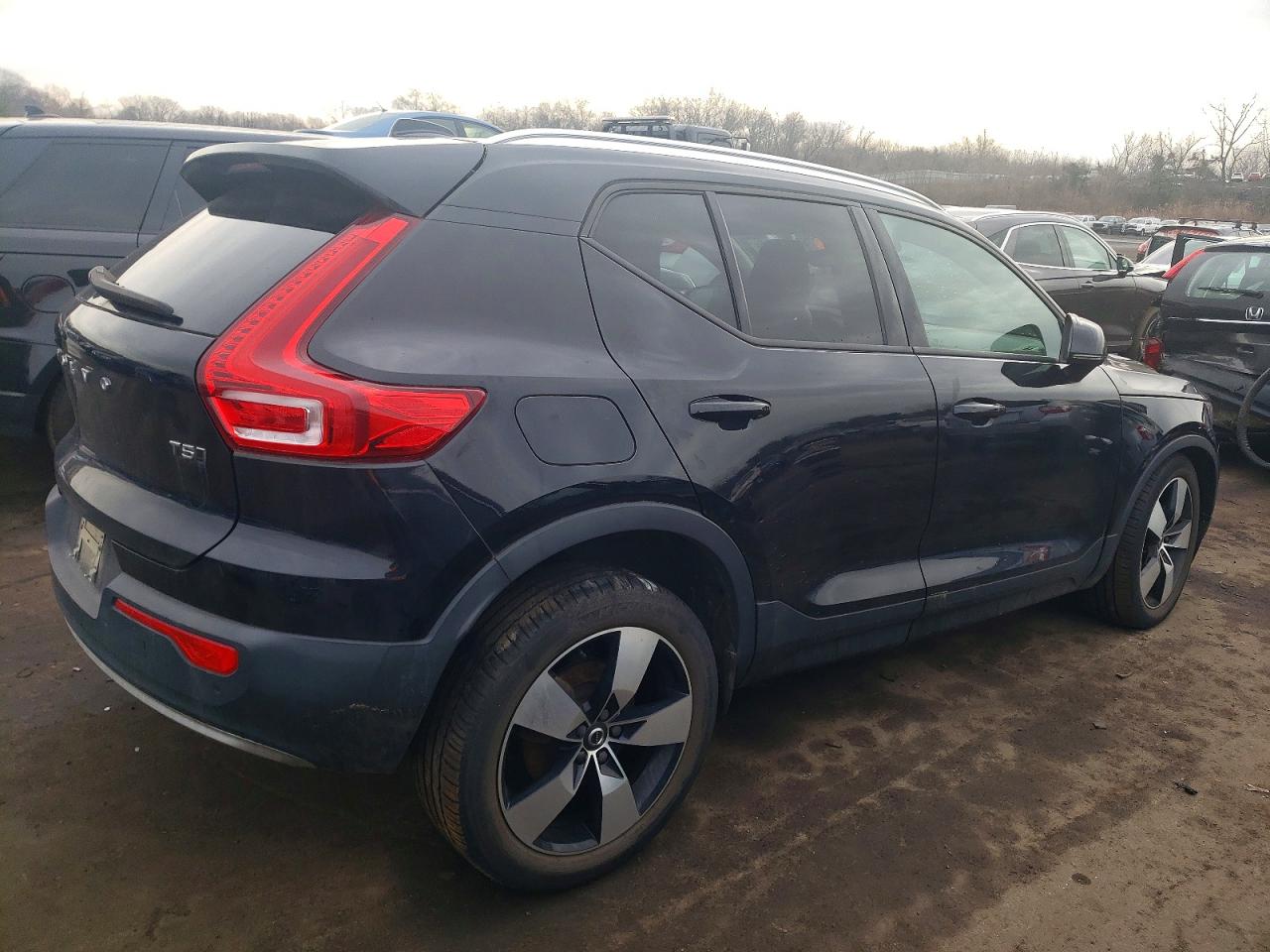 2020 VOLVO XC40 T5 MOMENTUM photo 3