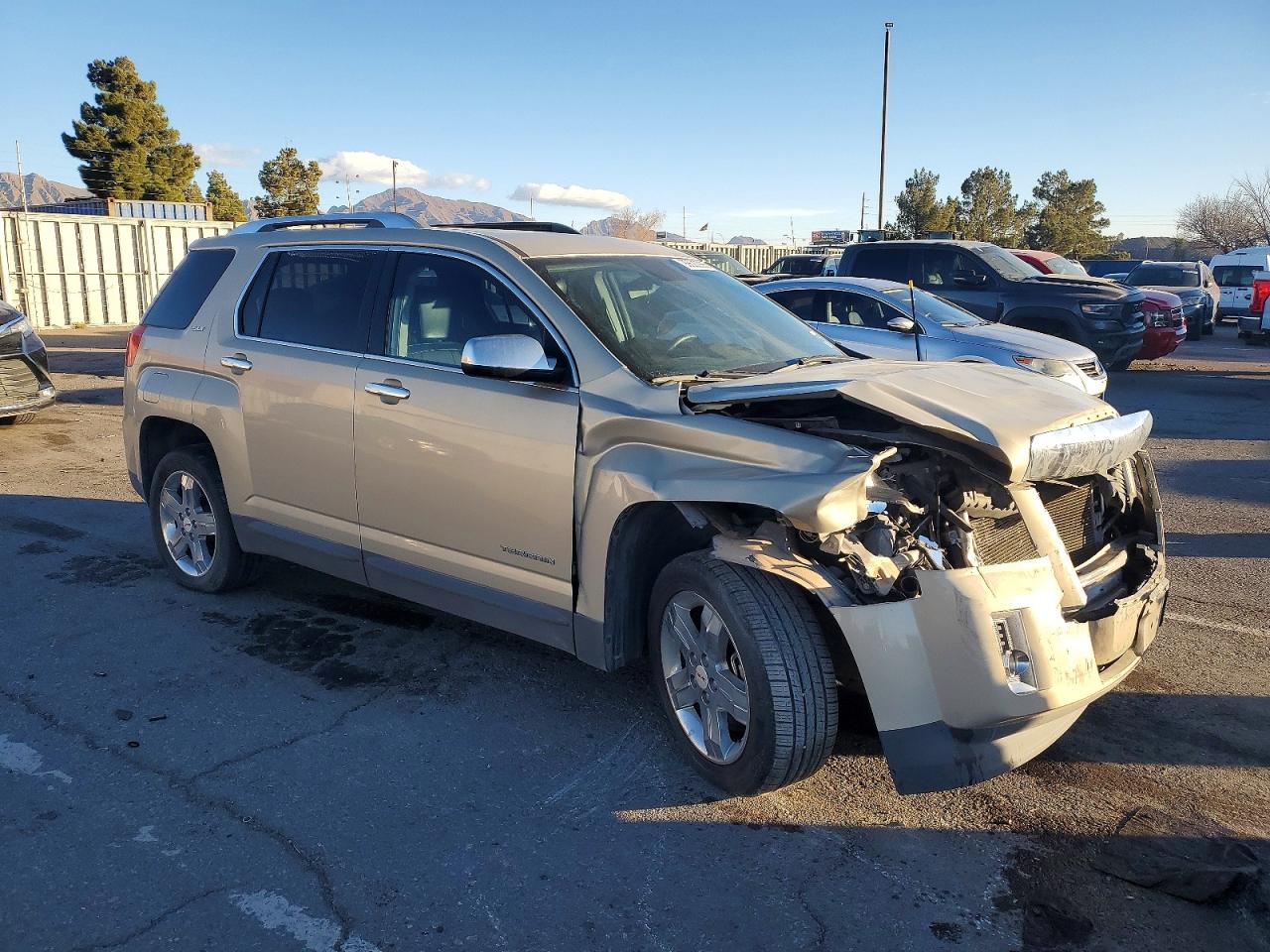 2012 GMC TERRAIN SLT photo 4