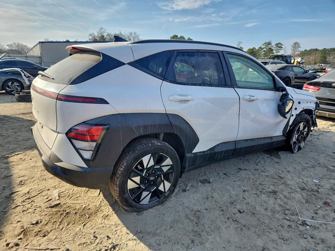 2025 HYUNDAI KONA SEL photo 3
