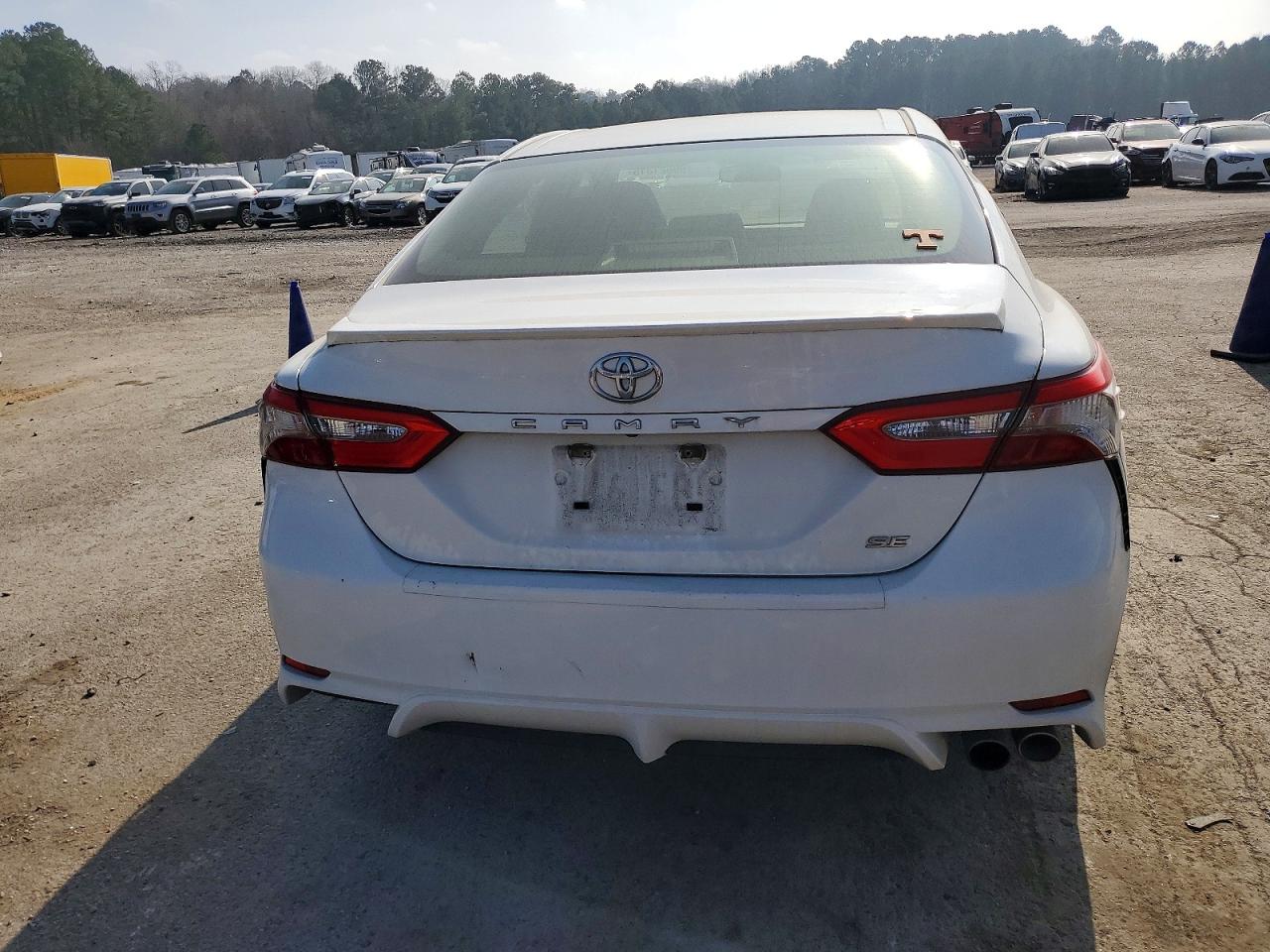 2018 TOYOTA CAMRY L photo 6