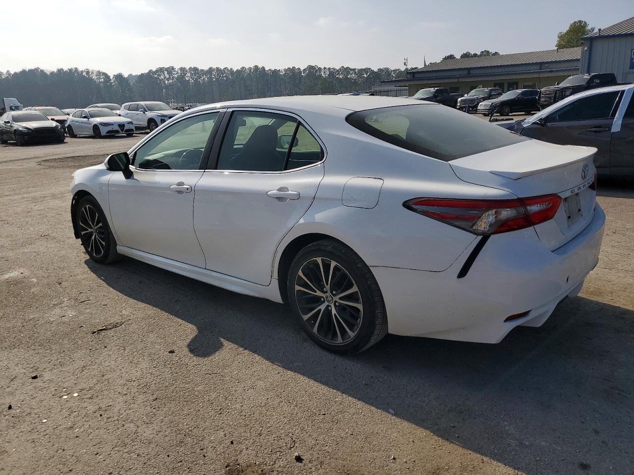 2018 TOYOTA CAMRY L photo 2