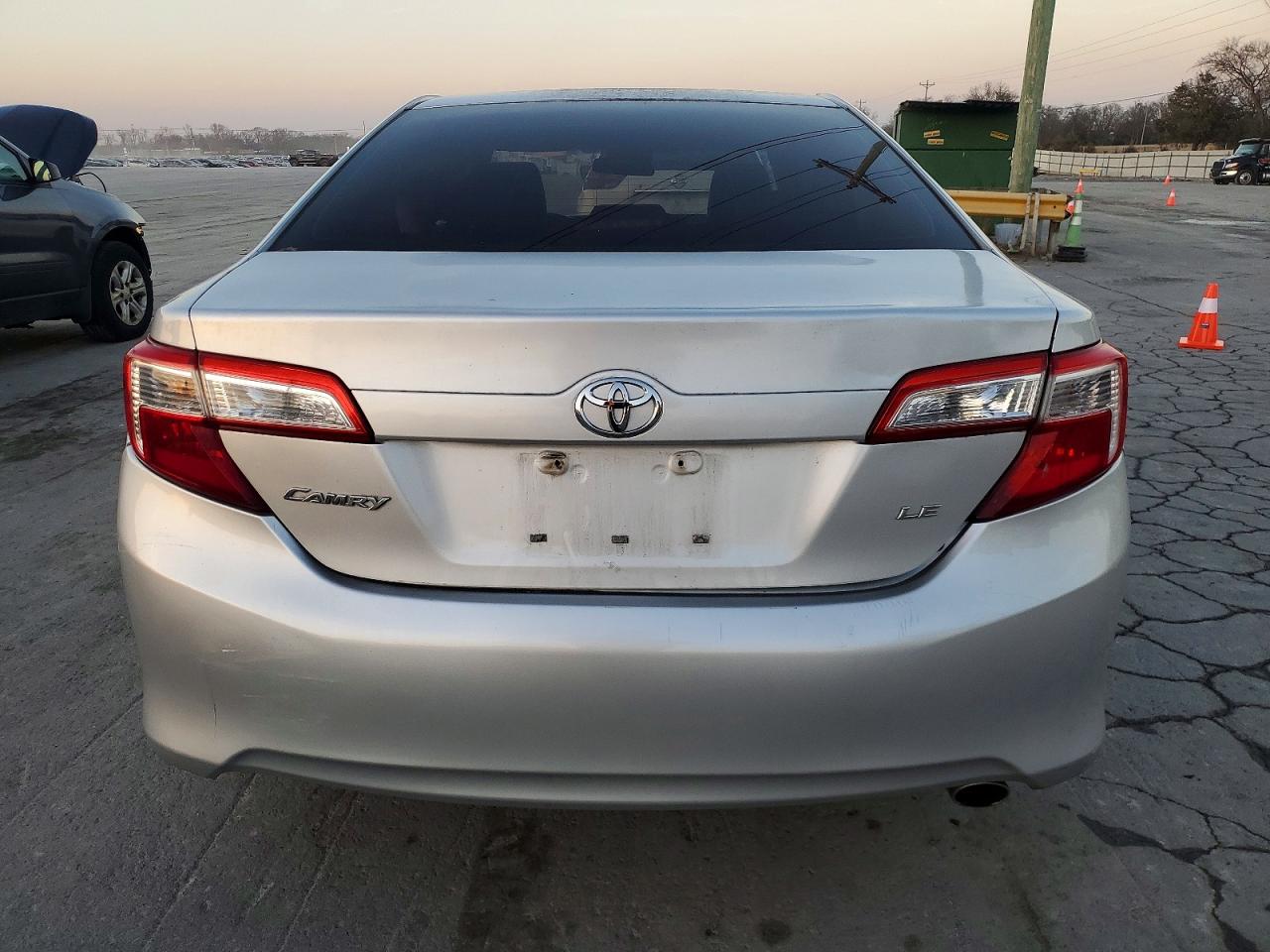 2014 TOYOTA CAMRY L photo 6