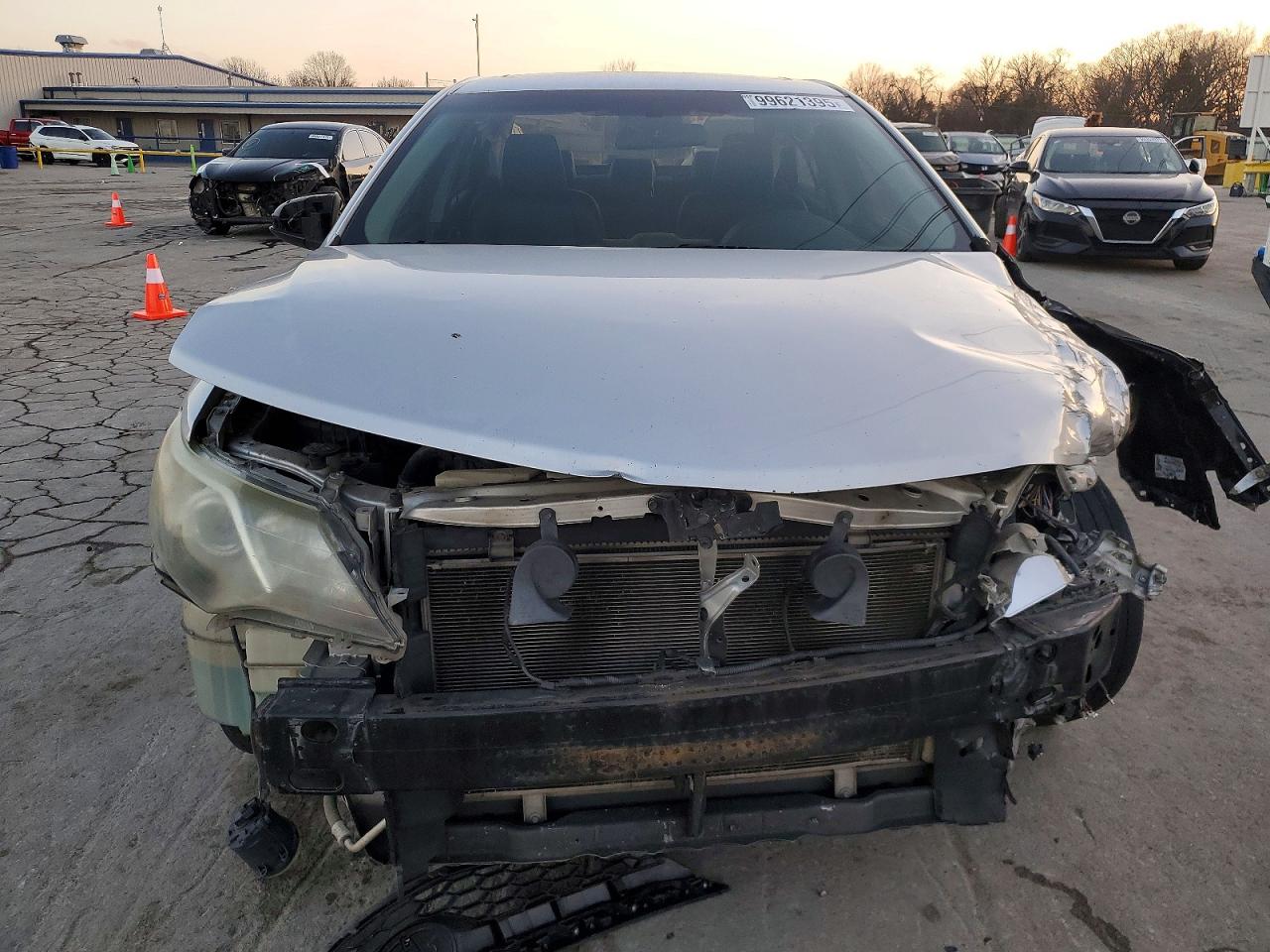 2014 TOYOTA CAMRY L photo 5