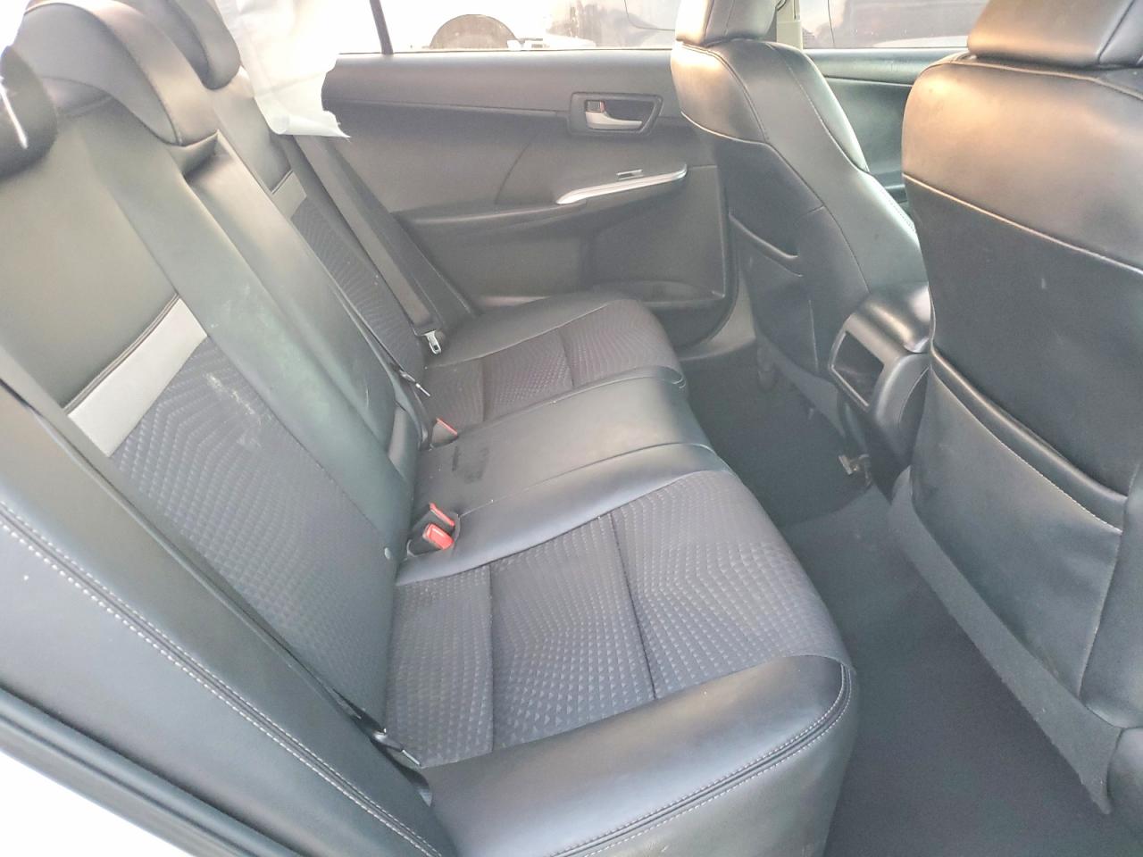 2014 TOYOTA CAMRY L photo 10