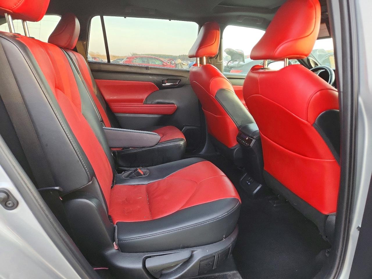2022 TOYOTA HIGHLANDER XSE photo 10