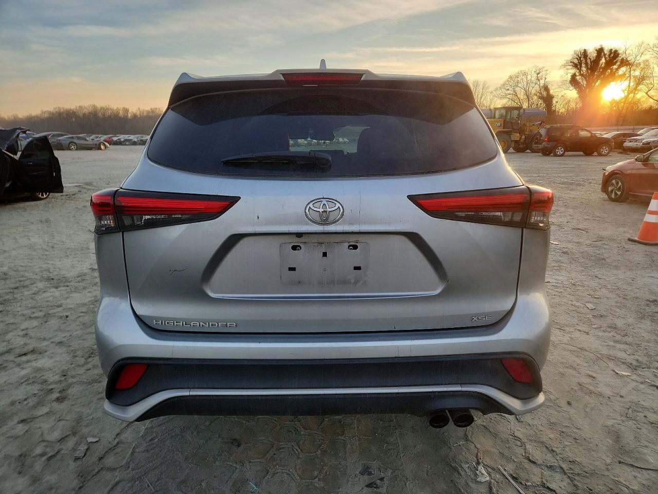 2022 TOYOTA HIGHLANDER XSE photo 6