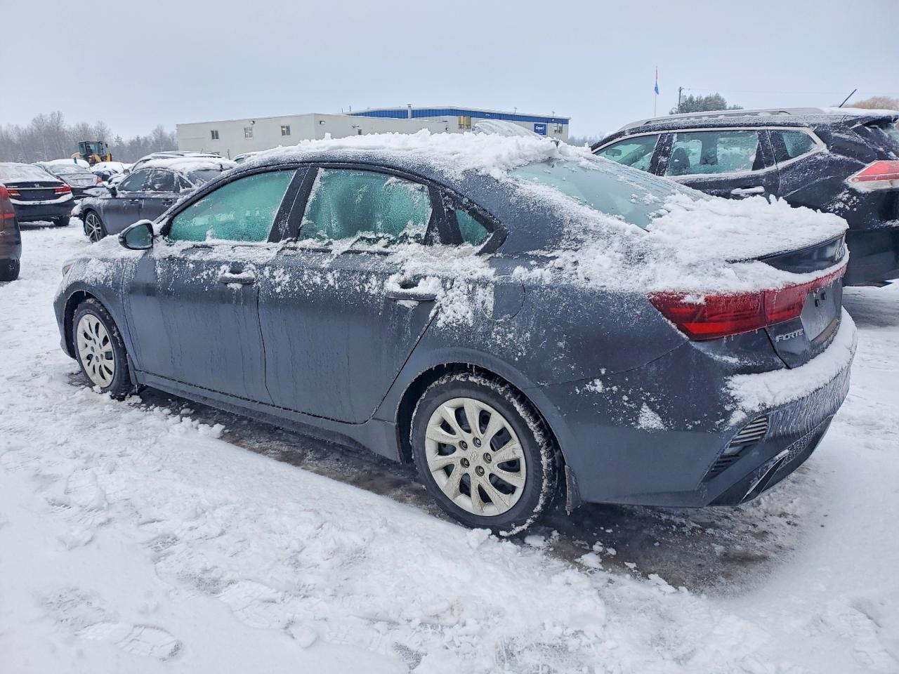 2023 KIA FORTE GT LINE photo 2