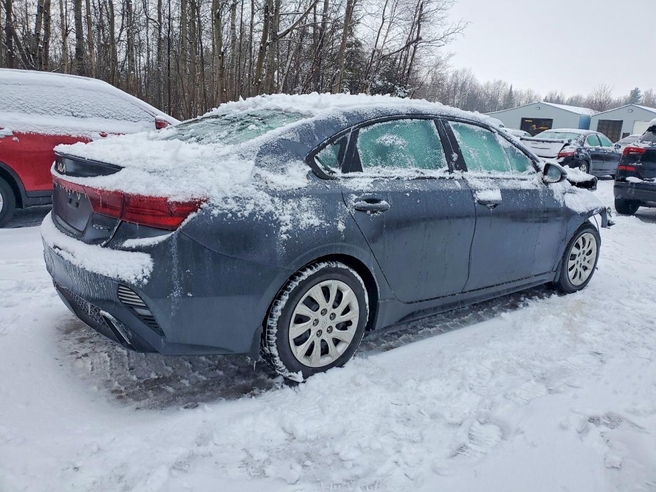 2023 KIA FORTE GT LINE photo 3