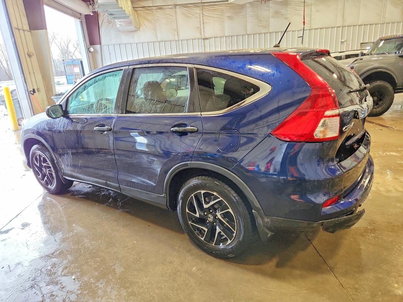 2016 HONDA CR-V SE photo 2