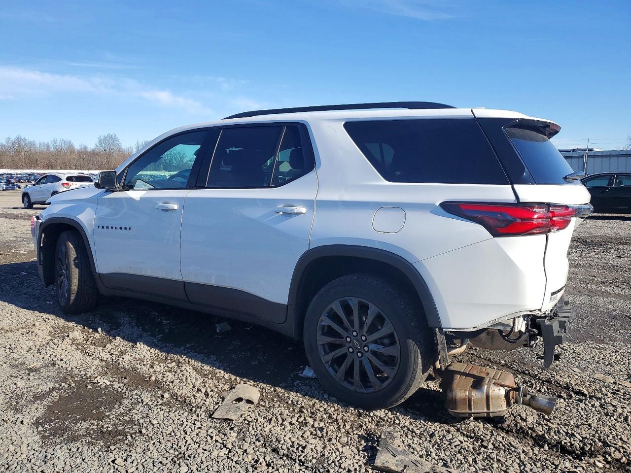 2023 CHEVROLET TRAVERSE RS photo 2