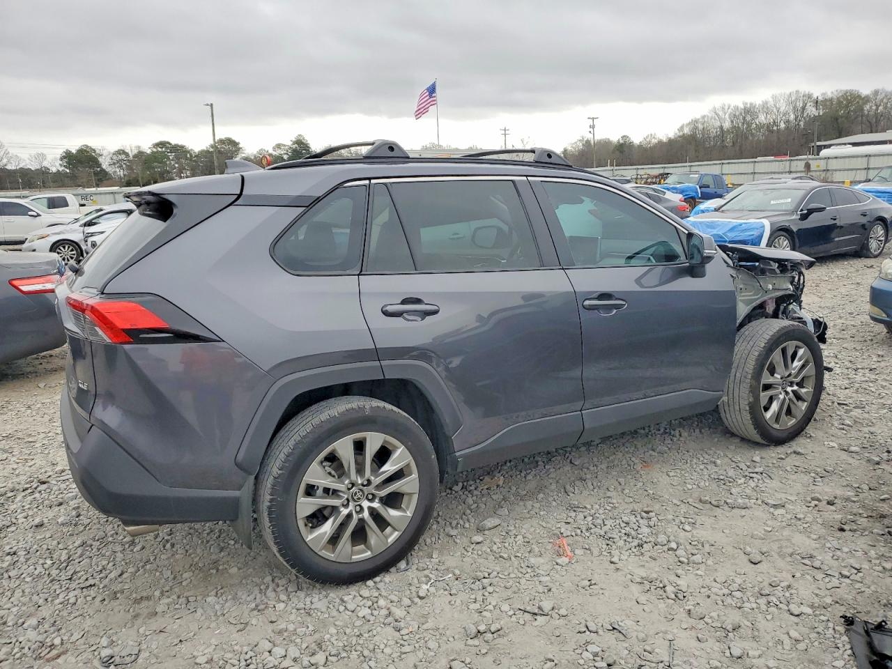 2024 TOYOTA RAV4 XLE PREMIUM photo 3