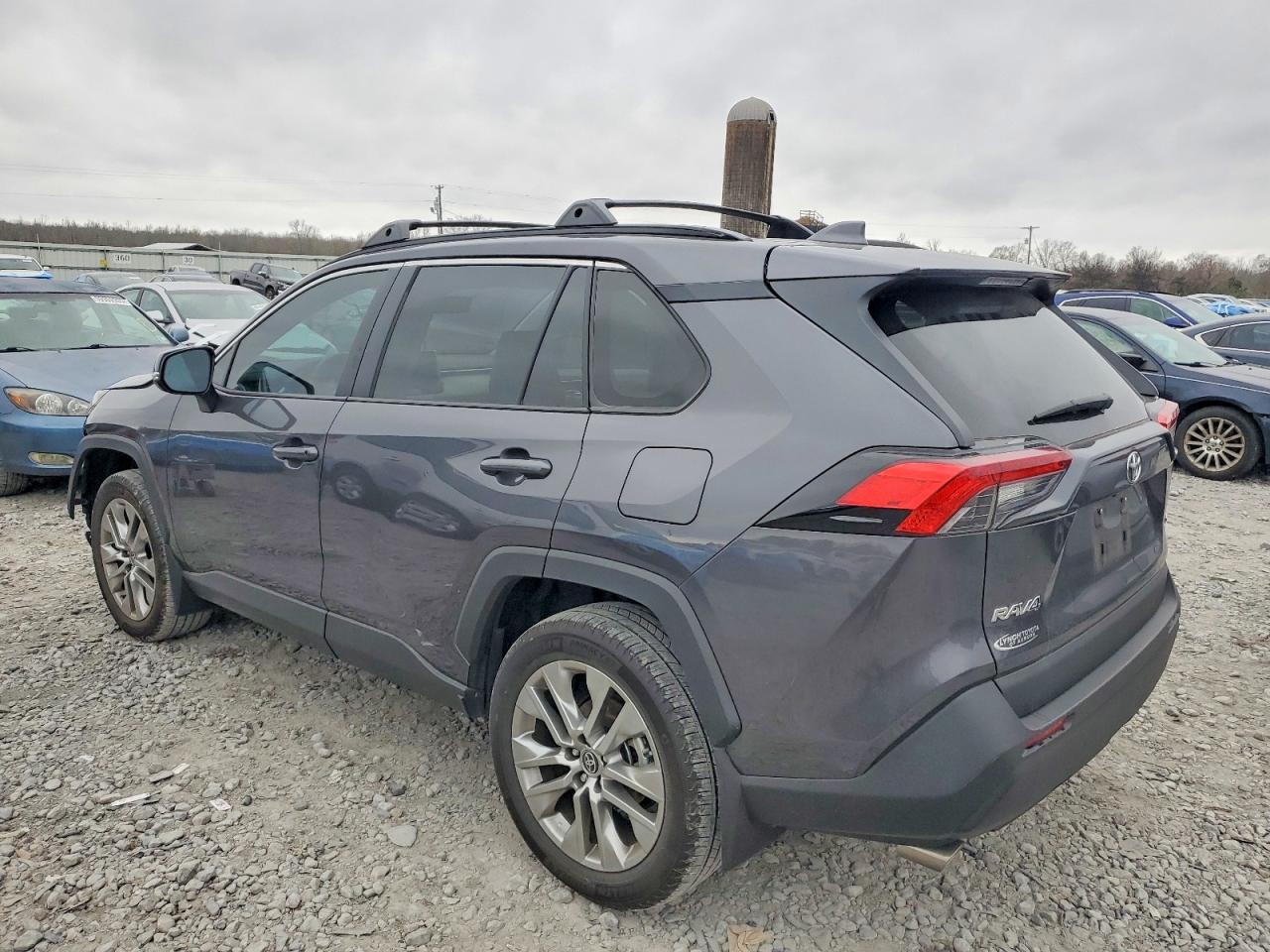 2024 TOYOTA RAV4 XLE PREMIUM photo 2
