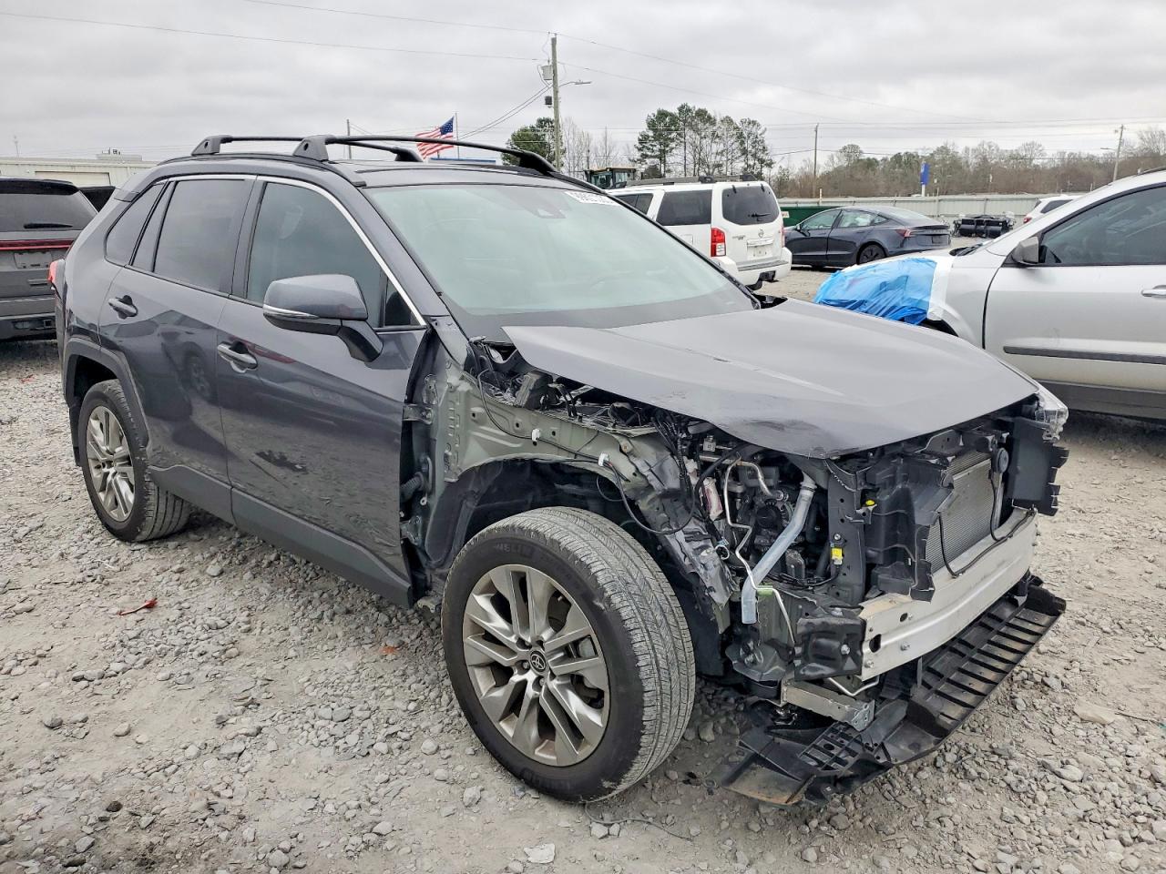 2024 TOYOTA RAV4 XLE PREMIUM photo 4