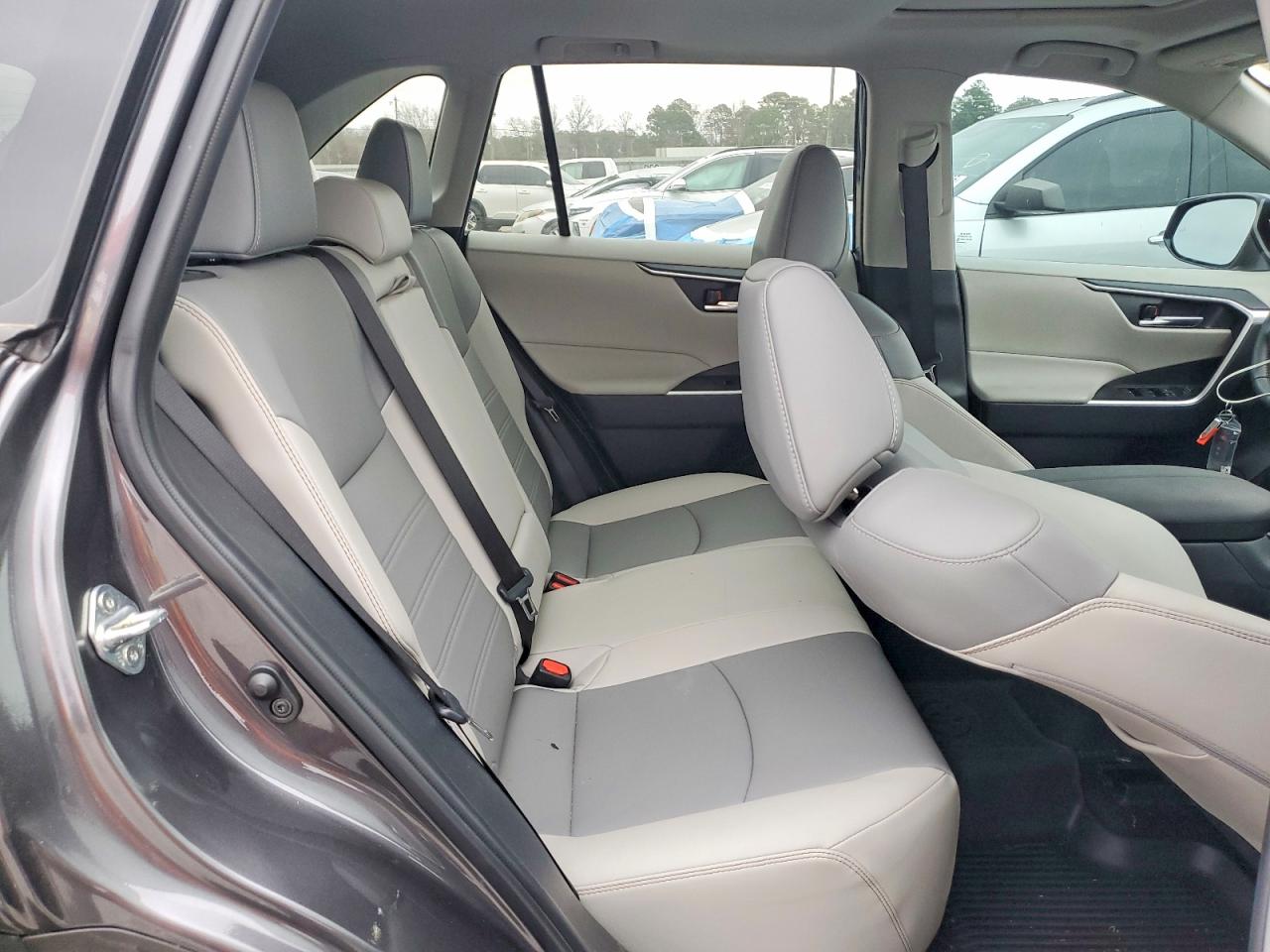 2024 TOYOTA RAV4 XLE PREMIUM photo 11