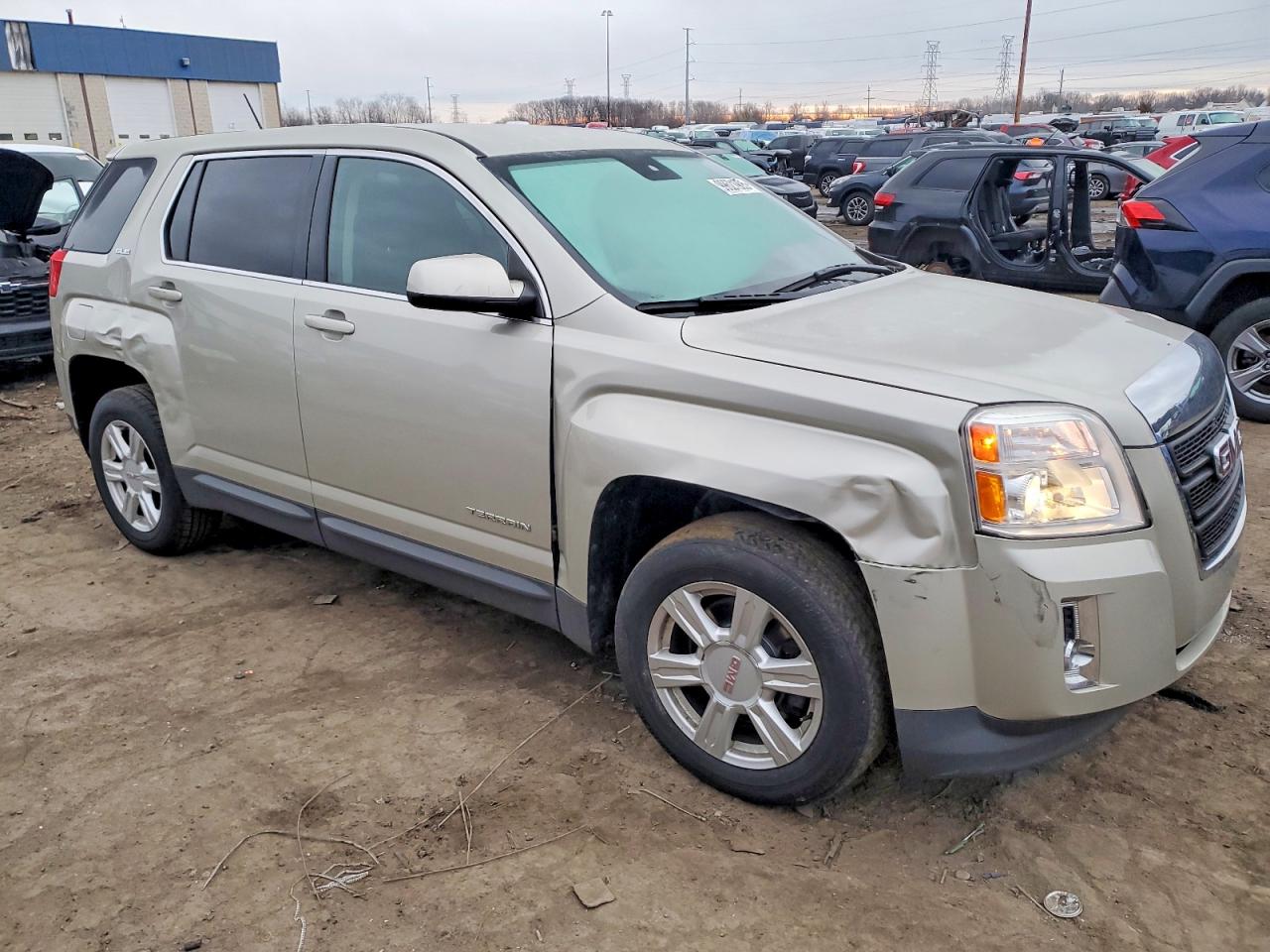 2015 GMC TERRAIN SLE photo 4