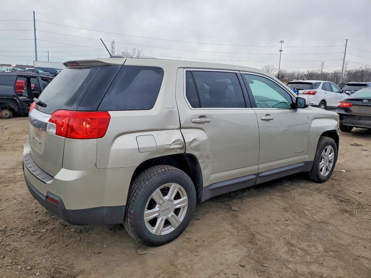 2015 GMC TERRAIN SLE photo 3