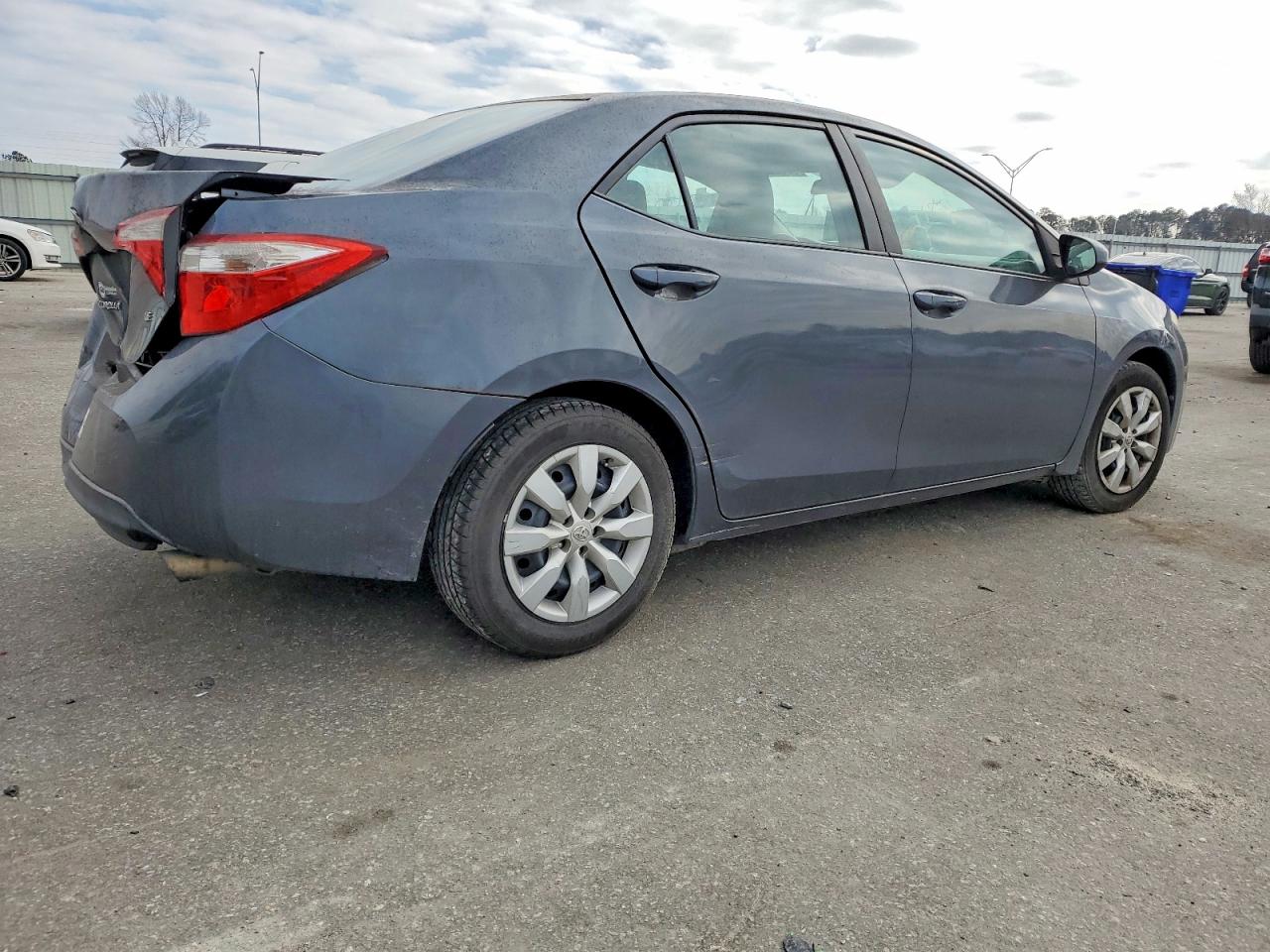 2014 TOYOTA COROLLA LE photo 3