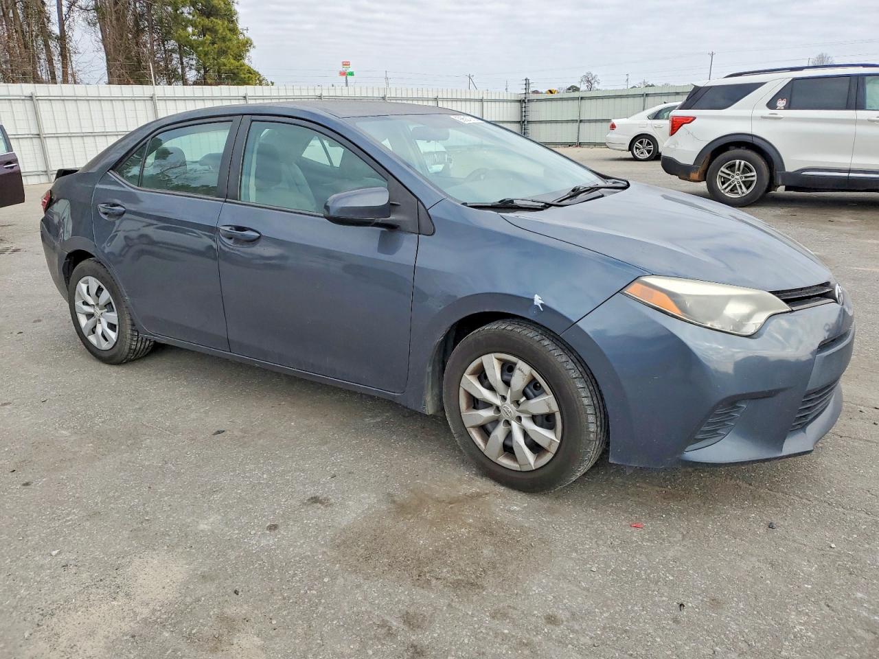 2014 TOYOTA COROLLA LE photo 4