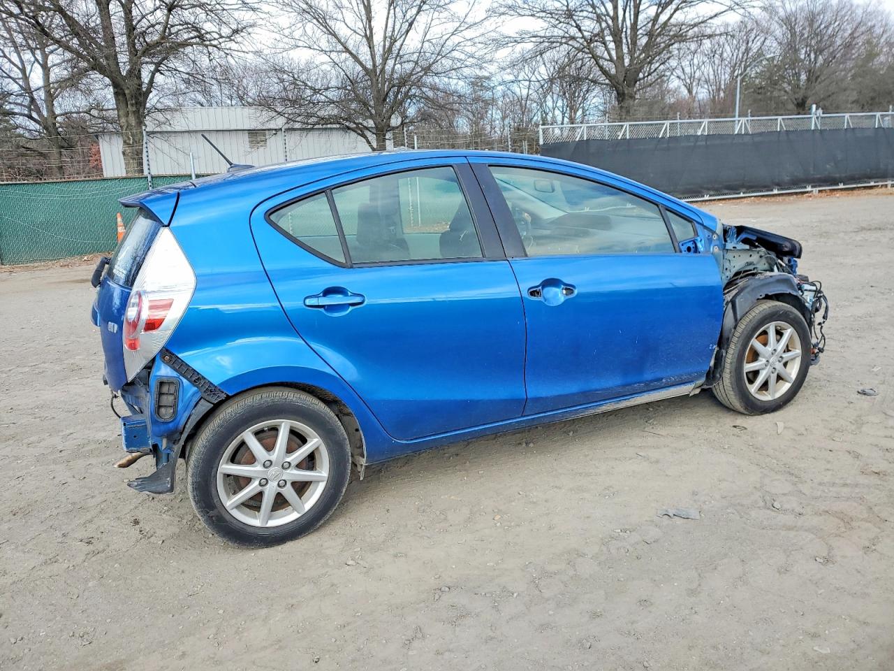 2012 TOYOTA PRIUS C FOUR photo 3