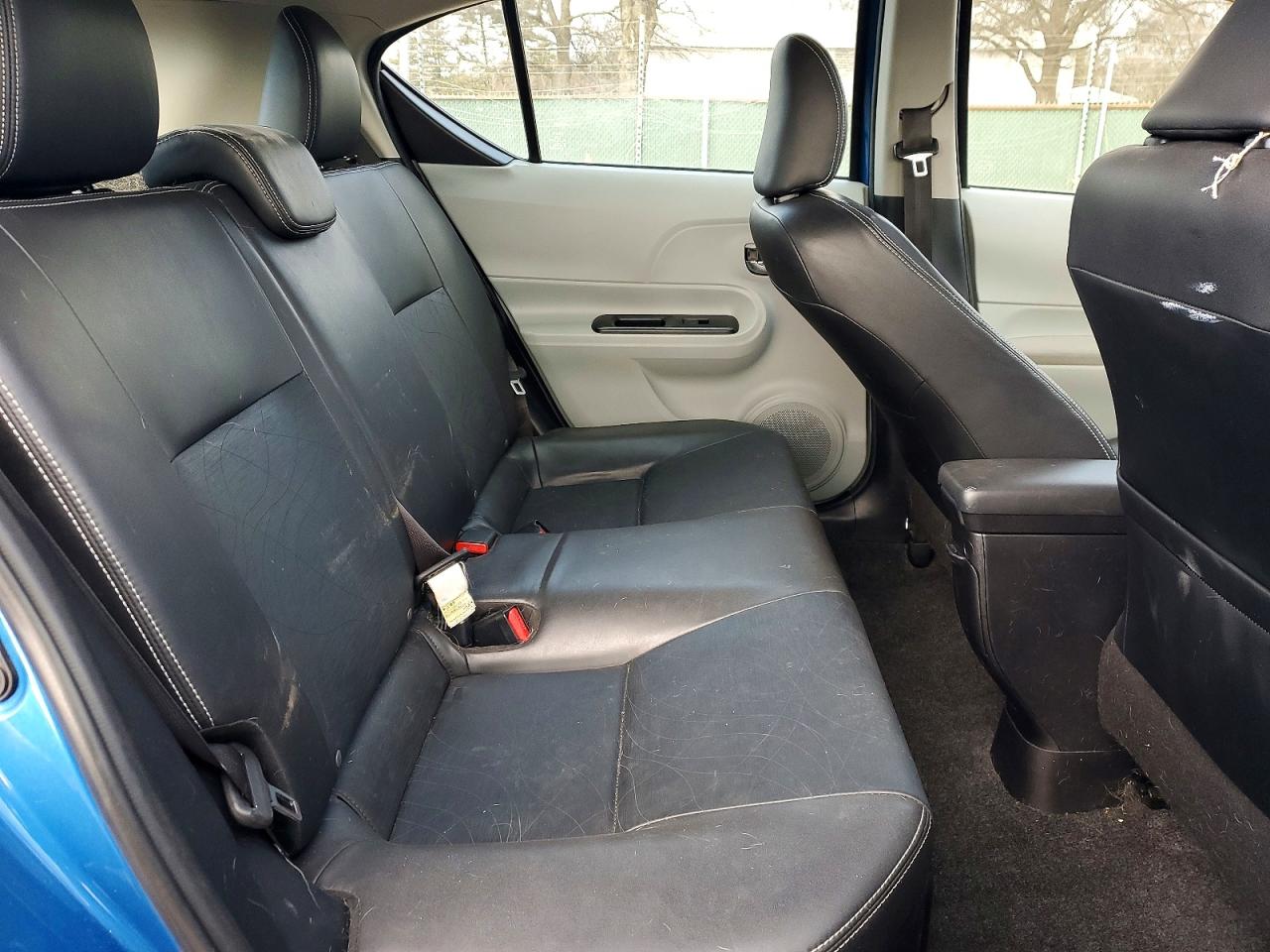 2012 TOYOTA PRIUS C FOUR photo 10