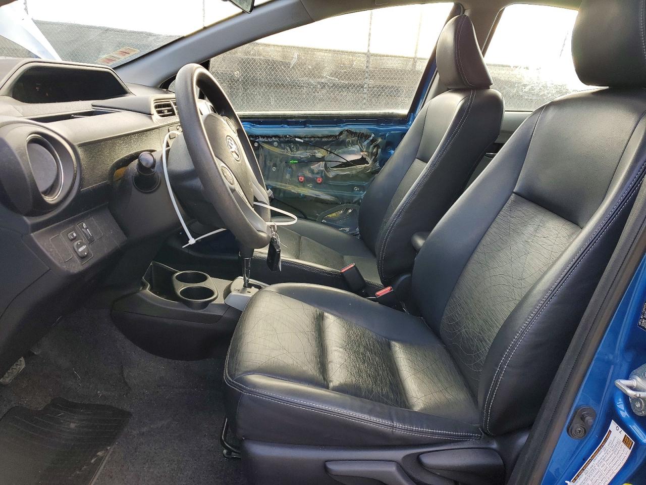 2012 TOYOTA PRIUS C FOUR photo 7