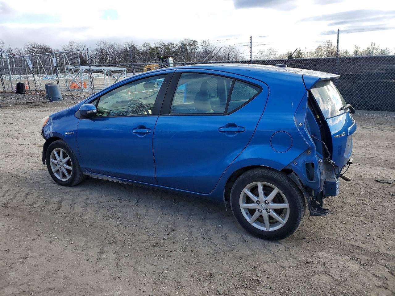 2012 TOYOTA PRIUS C FOUR photo 2