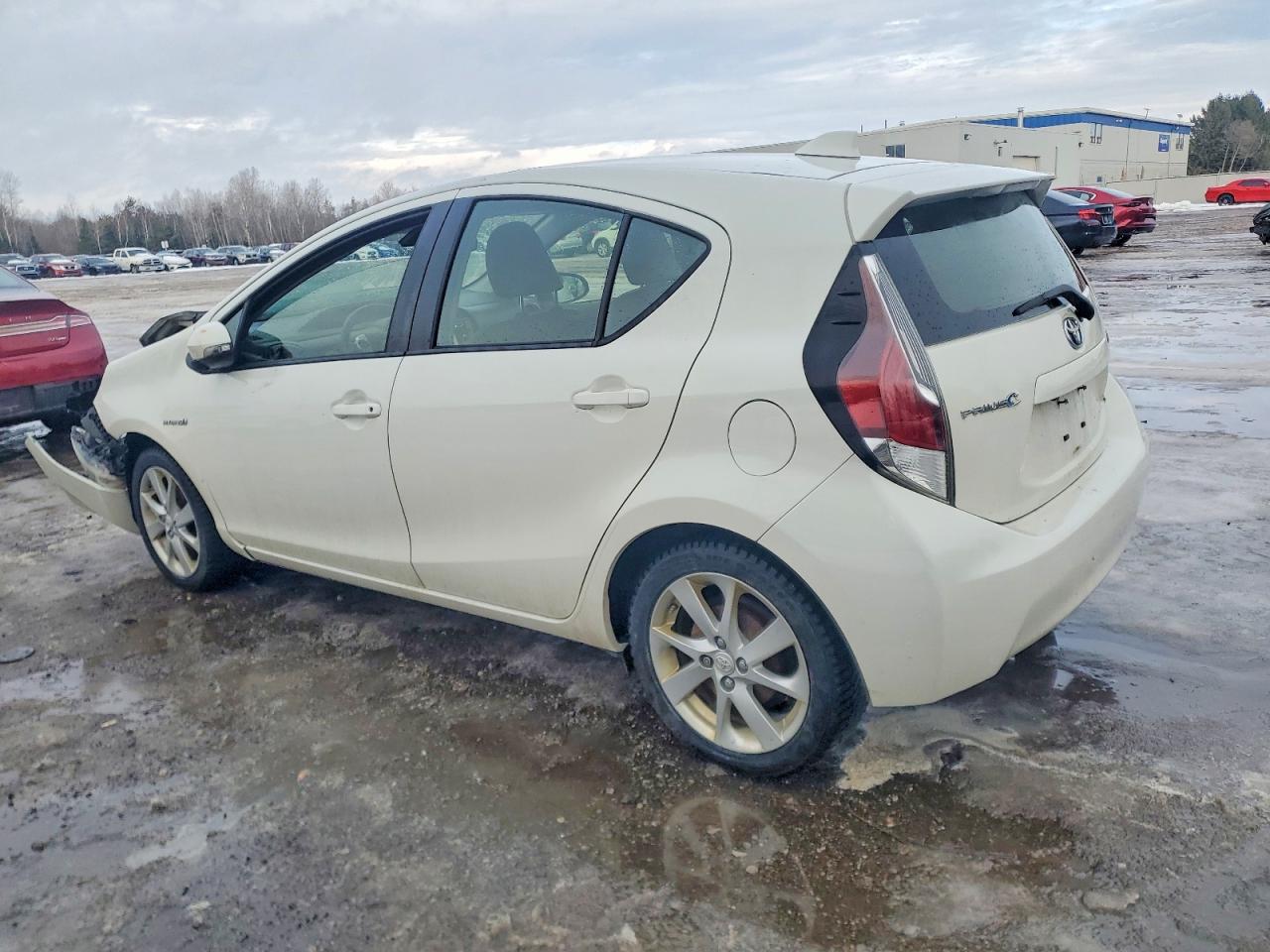 2016 TOYOTA PRIUS C photo 2