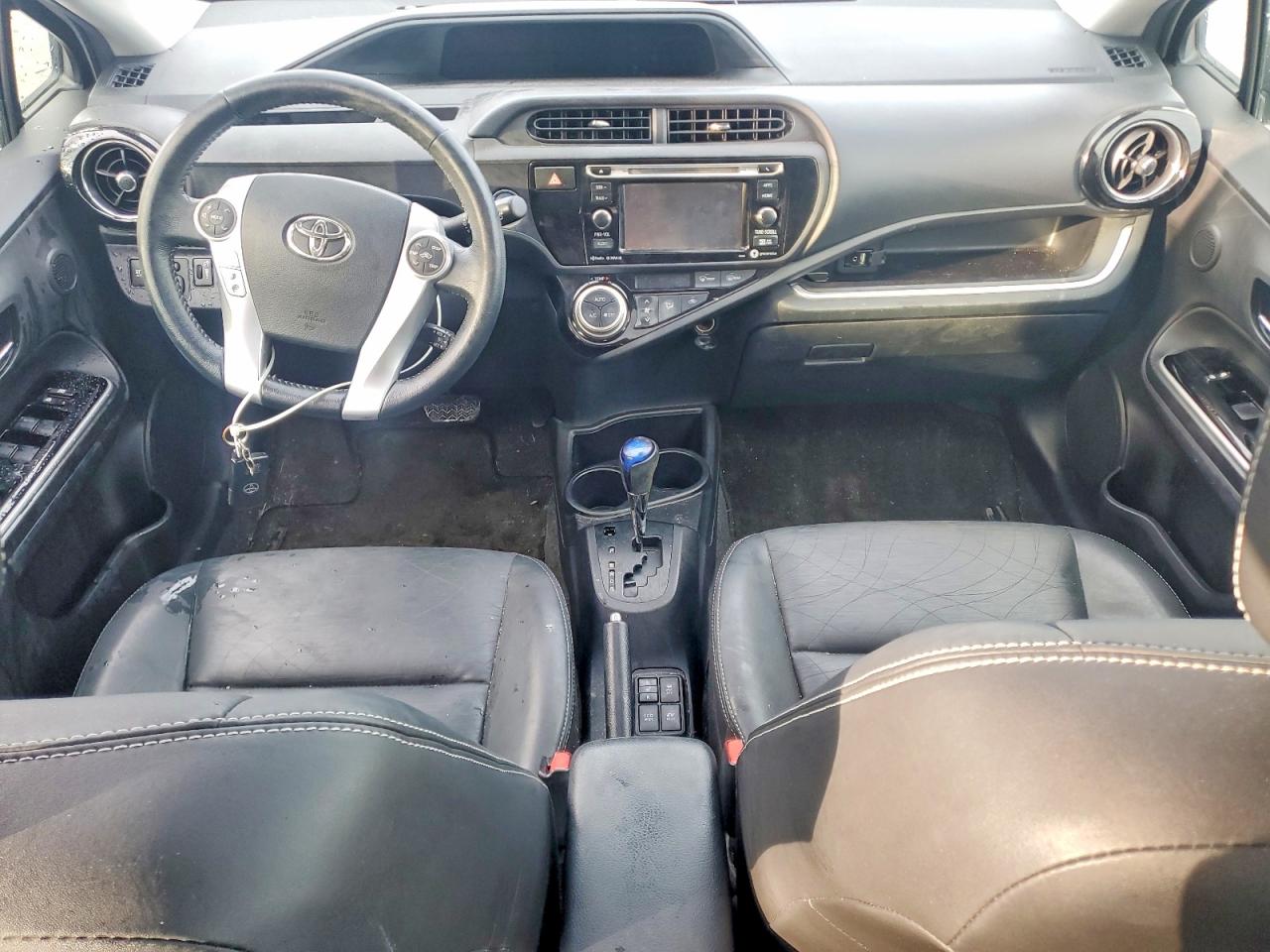 2016 TOYOTA PRIUS C photo 8