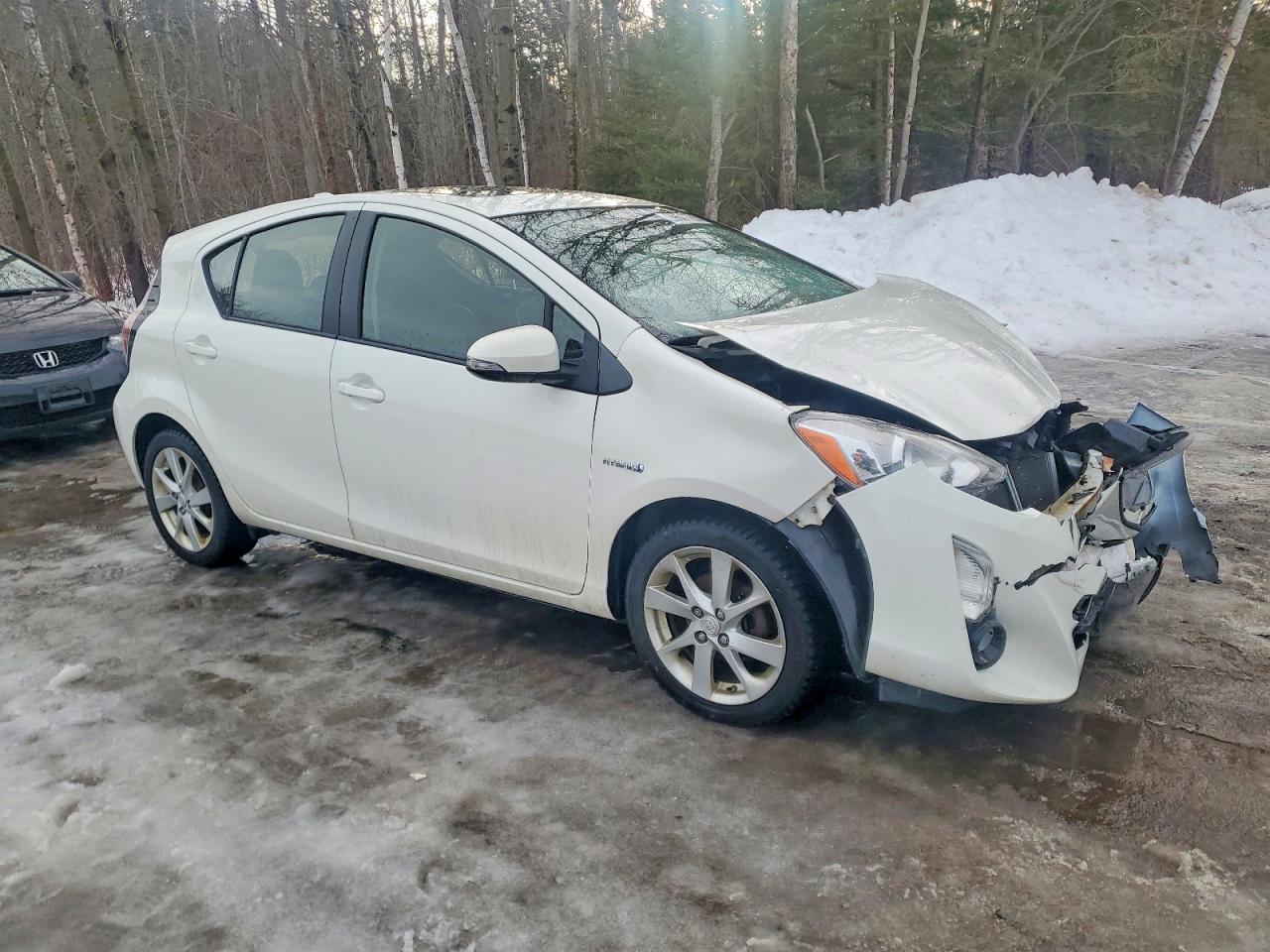 2016 TOYOTA PRIUS C photo 4