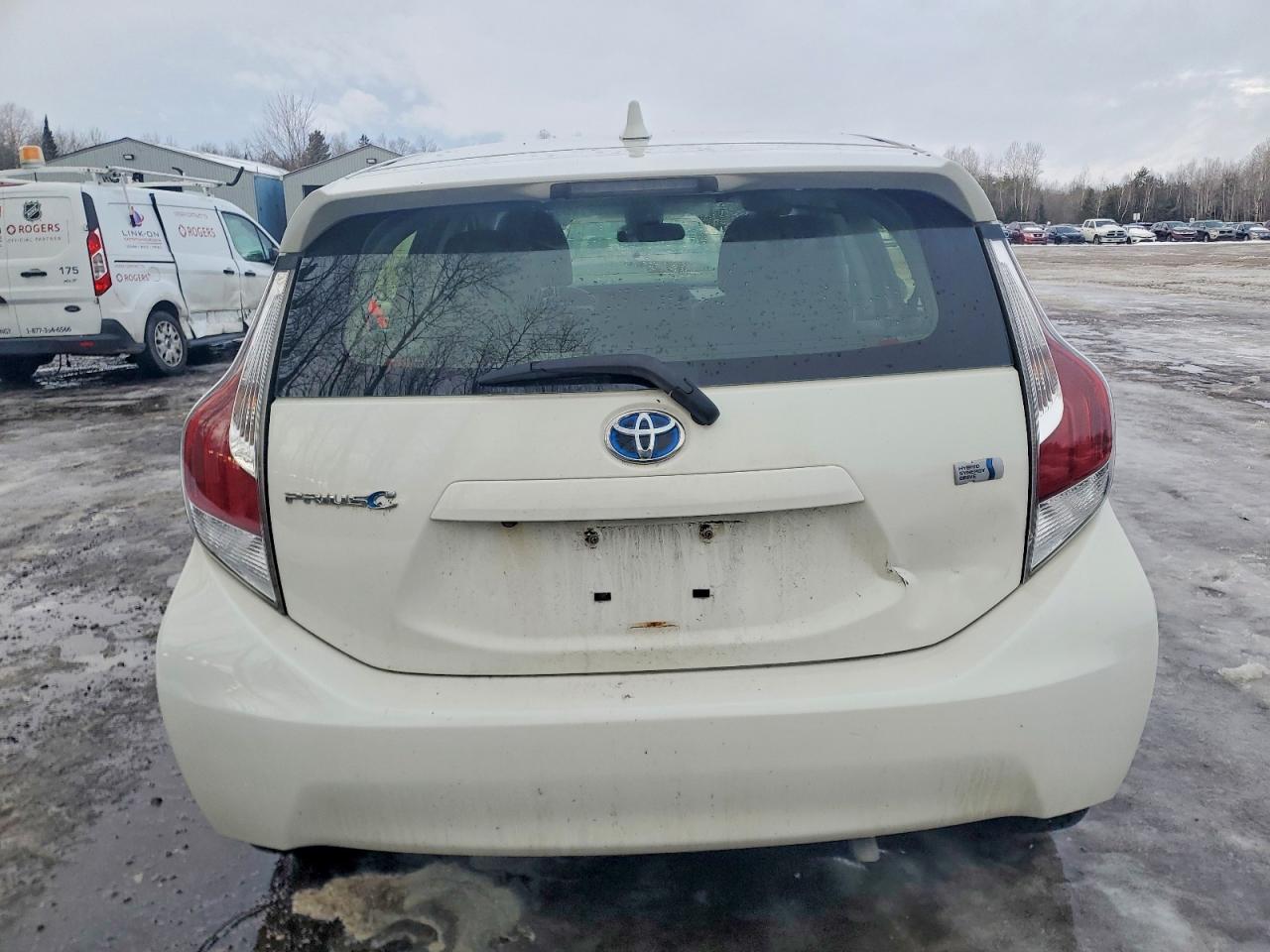 2016 TOYOTA PRIUS C photo 6