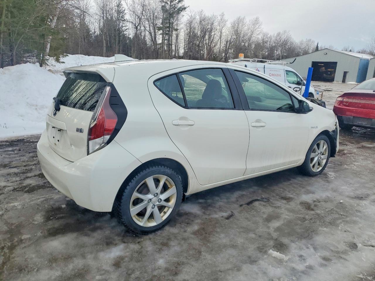 2016 TOYOTA PRIUS C photo 3